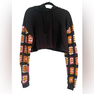 Forever 21 Crochet Sleeve Cropped Sweater Black Size: M Women's